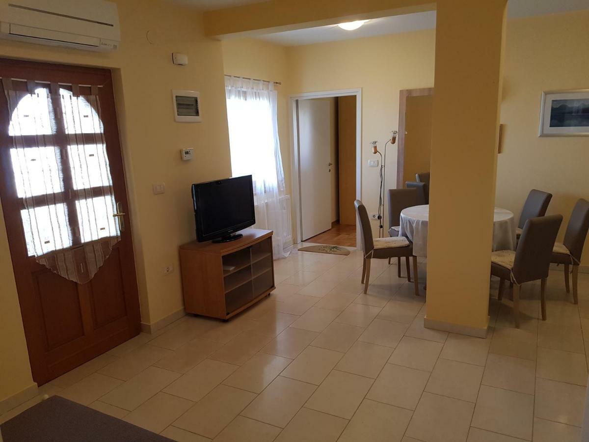 Apartment Barba Ližnjan Buitenkant foto